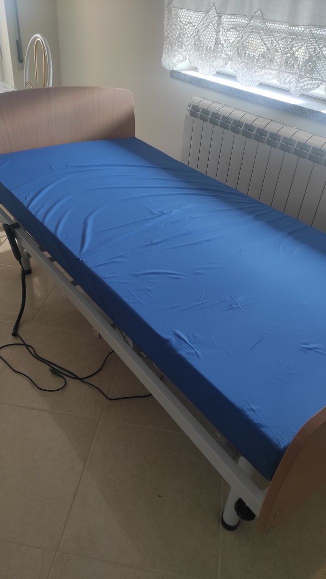 Cama hospitalar tripartida elétrica