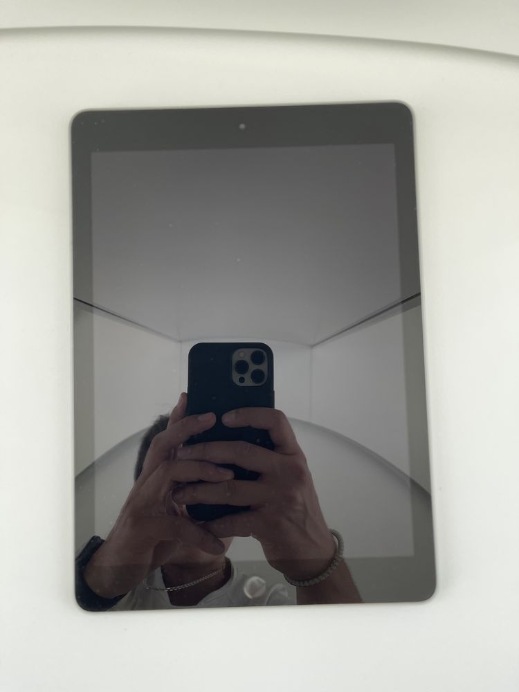 iPad 6th Geração 32GB cinzento cideral