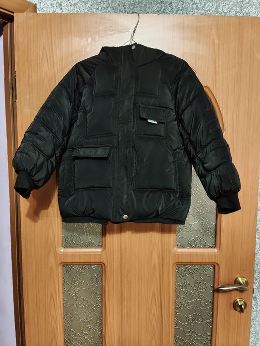 Куртка демисезонная с капюшоном оверсайз.