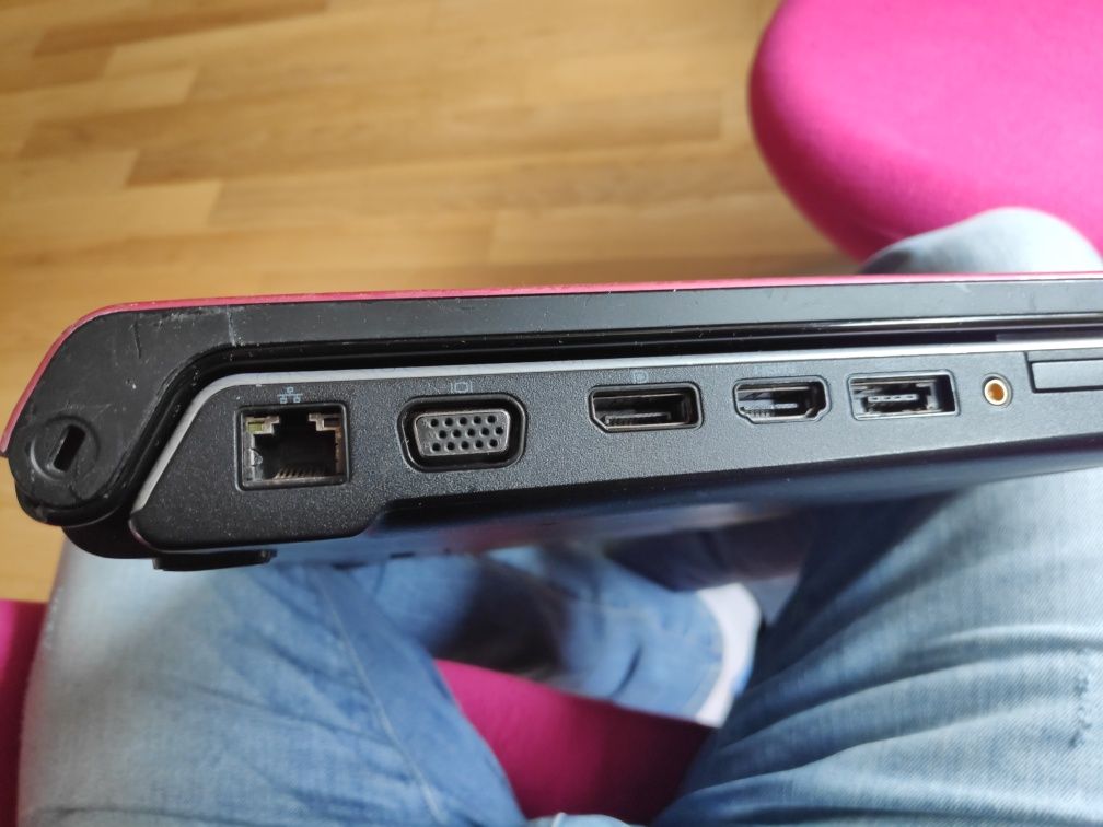 Dell 17 cali Core 3i 4gb system JBL