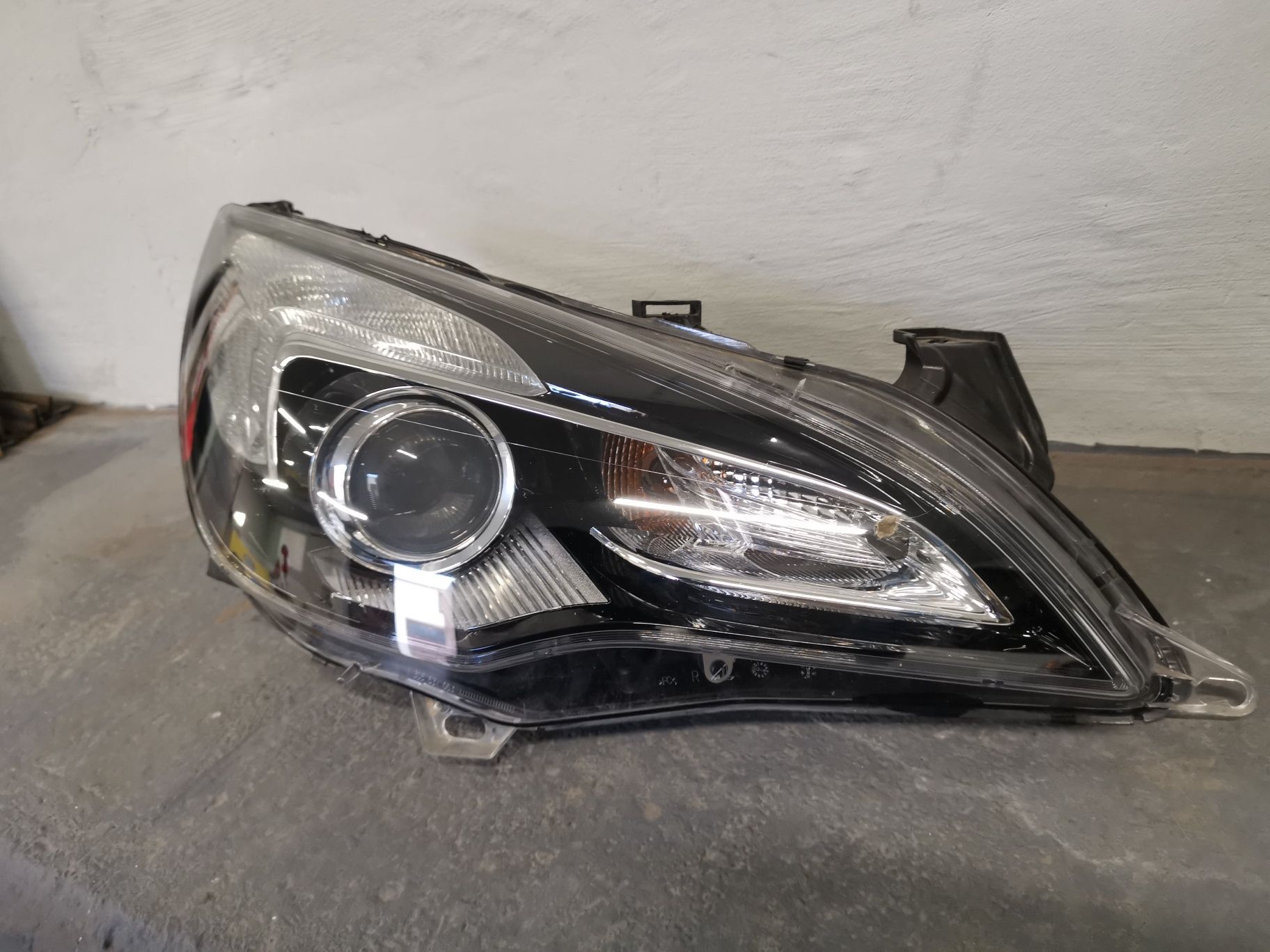 Reflektor Opel Astra J IV GTC Cascada Lampa Prawa UK