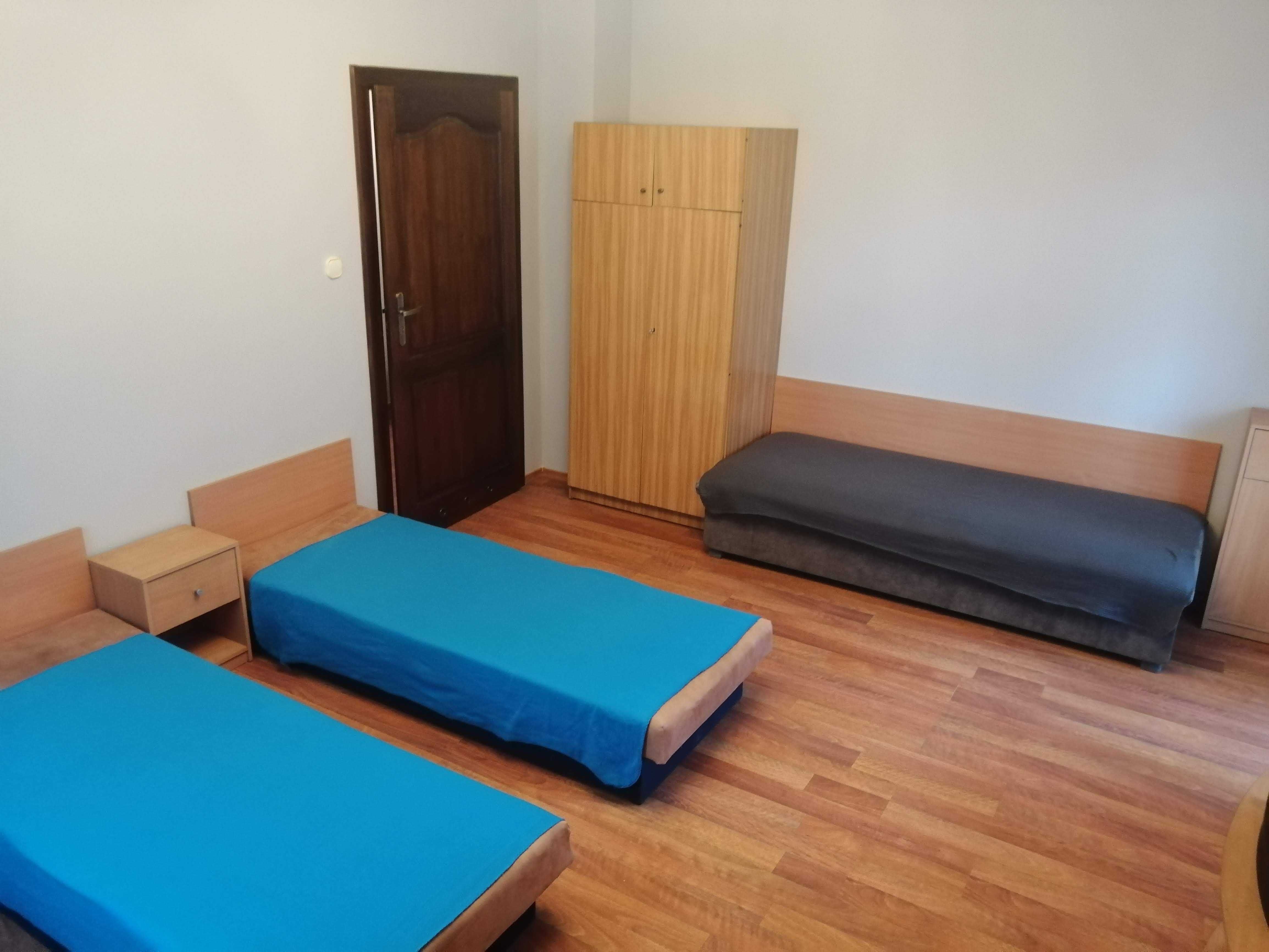 Dla pracowników, 450 zł.  od osoby + media dla 12 os. Wrocław Krzyki.