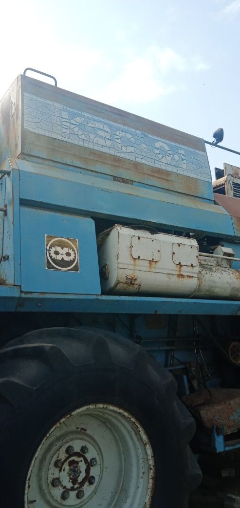 Продам комбайн славутич