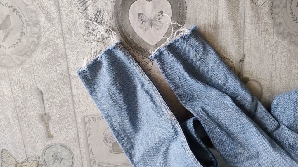 Spodnie jeans rurki przecierane rozmiar M . Zara