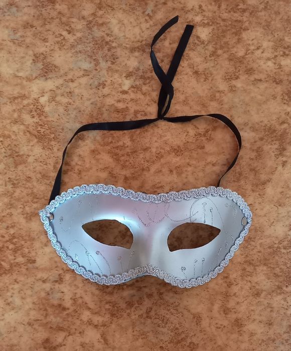 Маска карнавальна срібна