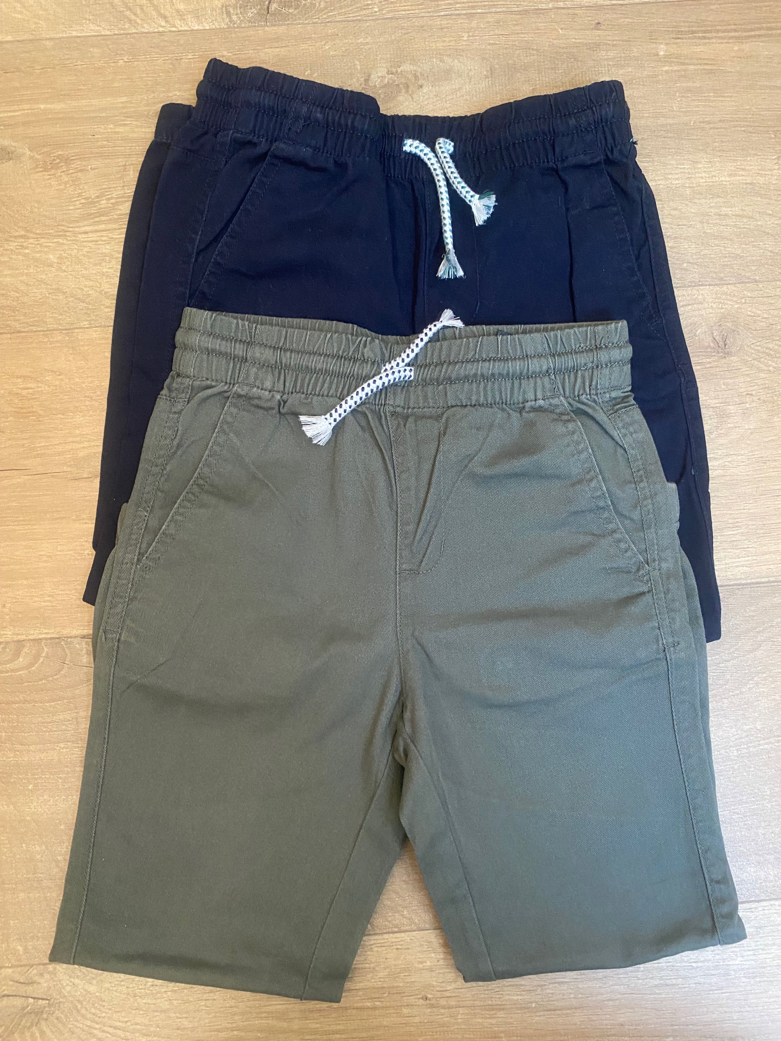 2 pary spodni dziecięcych H&M Joggery rozmiar 116 cm