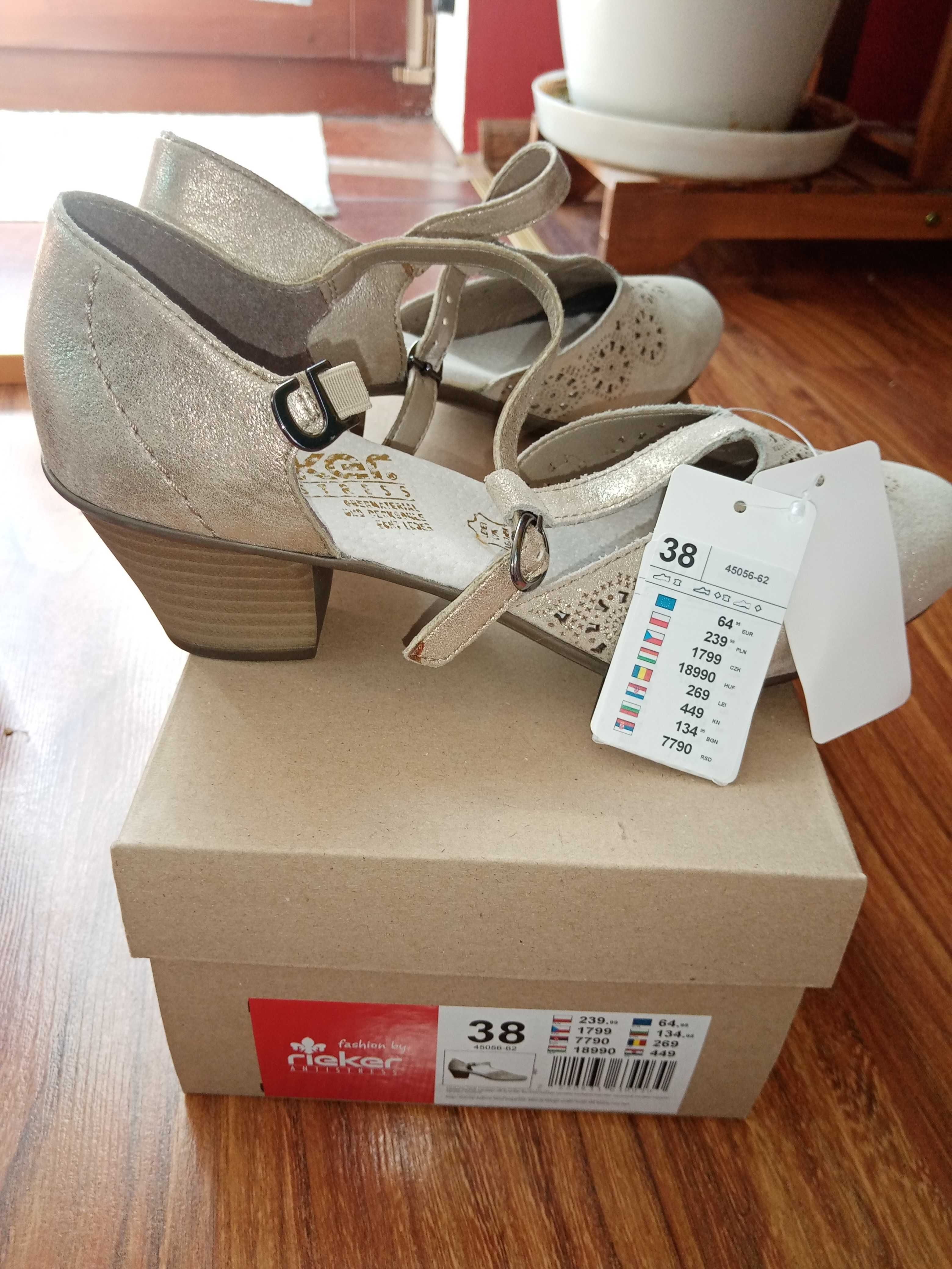 Buty na obcasie zapinane w kostce