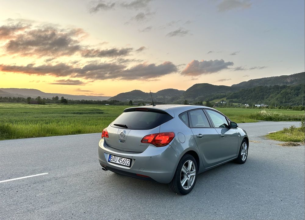 Opel Astra J 2012r. 1.4t 140km Benzyna + LPG manual 6b