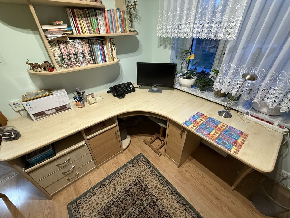 Komplet mebli - meblościanka + duże narożne biurko + regał