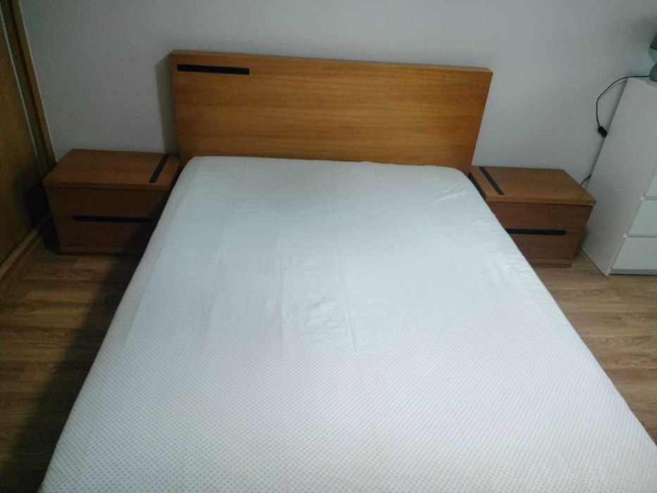 Quarto de casal em cerejeira em ótimo estado
