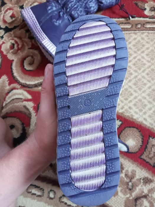 Продам зимові чобітки