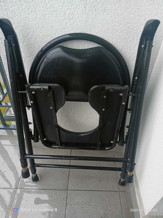 Solidne, rozkładane krzesło toaletowe