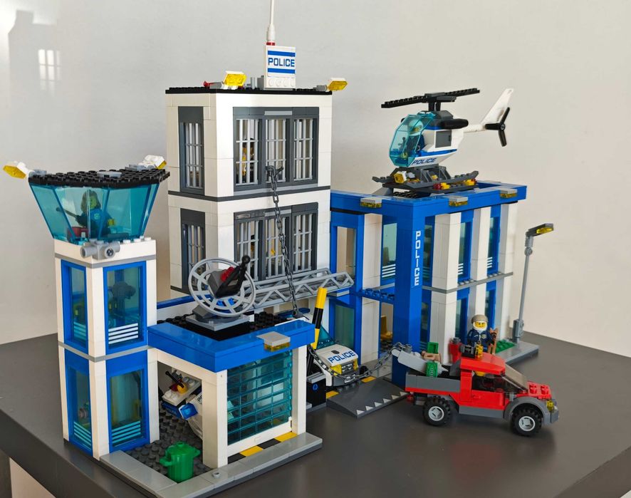 LEGO City 60047 Posterunek Policji (używany, kompletny, stan db)