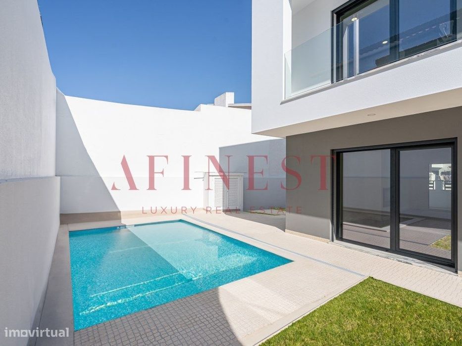 Moradia T4 Em Foros Da Amora / Seixal