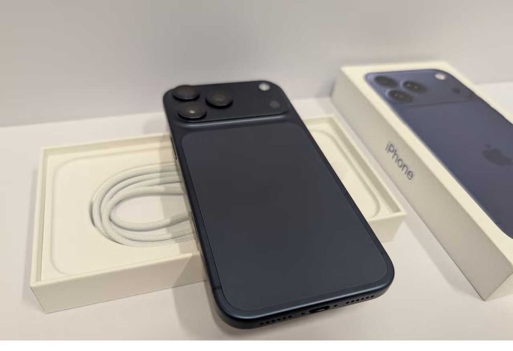 iPhone 17 Pro Max 256GB Deep Blue imaculado e extras