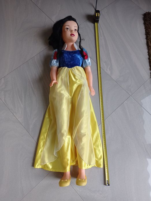 Sprzedam dużą lalkę Królewna Śnieżka