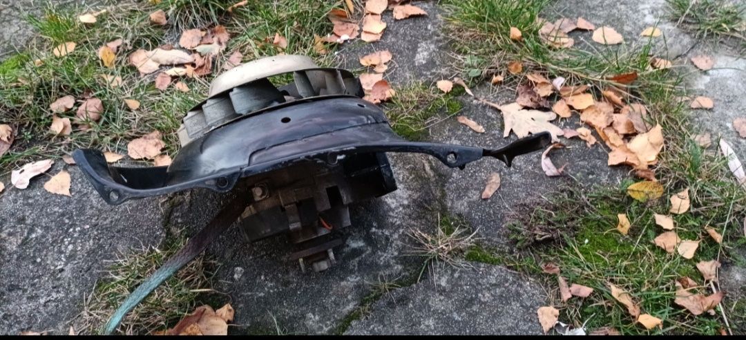 Alternator fiat 126p razem z osłoną i wentylatotem.