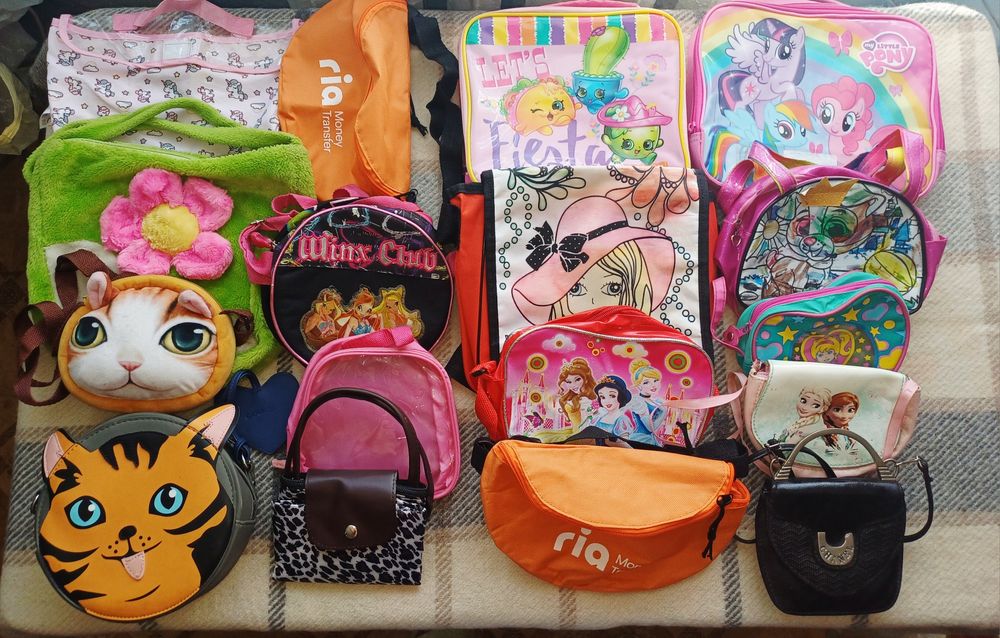 Дитячі рюкзаки, портфелі, сумочки