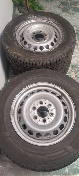 Продам шини на  Спрінтер 906 із дисками 235 65 16с Hankook зимові
