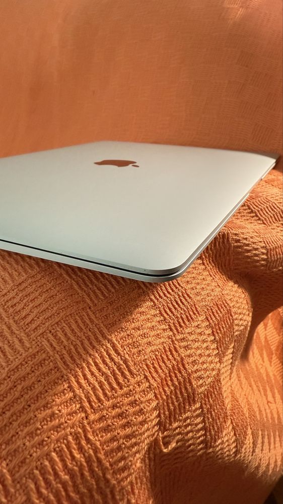 Продам Macbook Air 2019 A1932 8/128