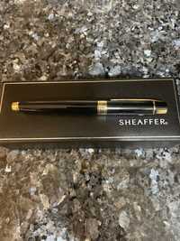 Caneta da marca Sheaffer preto e dourado (Nova).