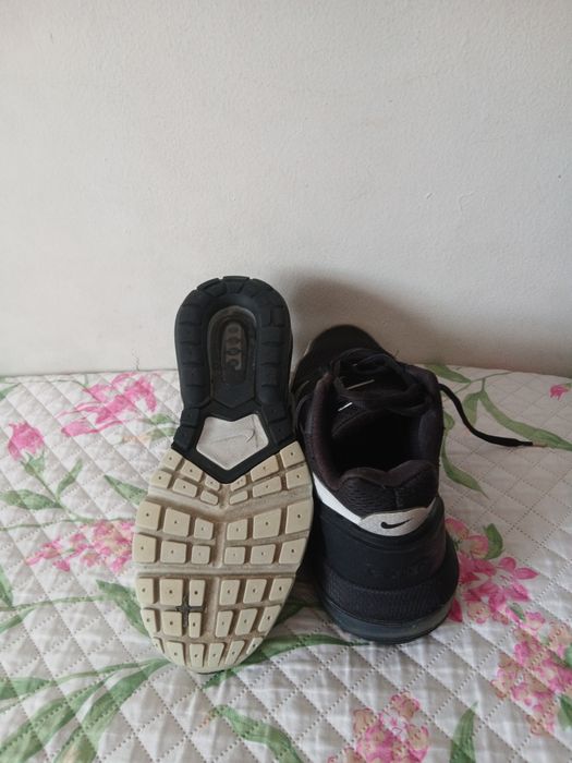 Air max pulce preto e branco