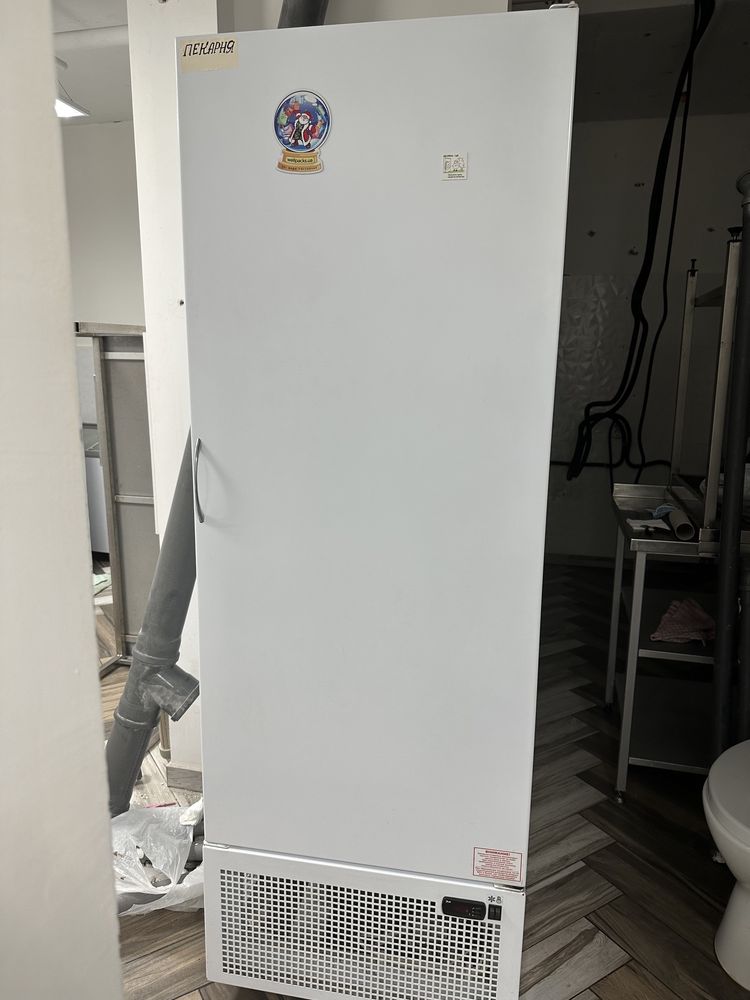 Холодильна шафа Техно холод 500л