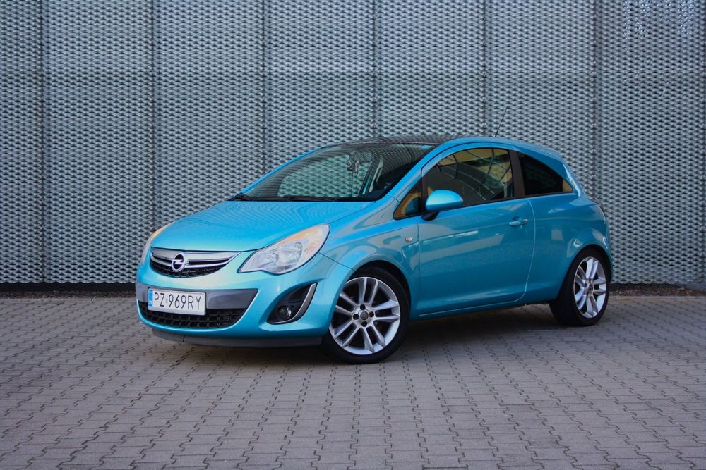 Opel Corsa Opel Corsa D 1.4 EcoTec 100KM Color Edition BOGATE WYPOSAŻENIE