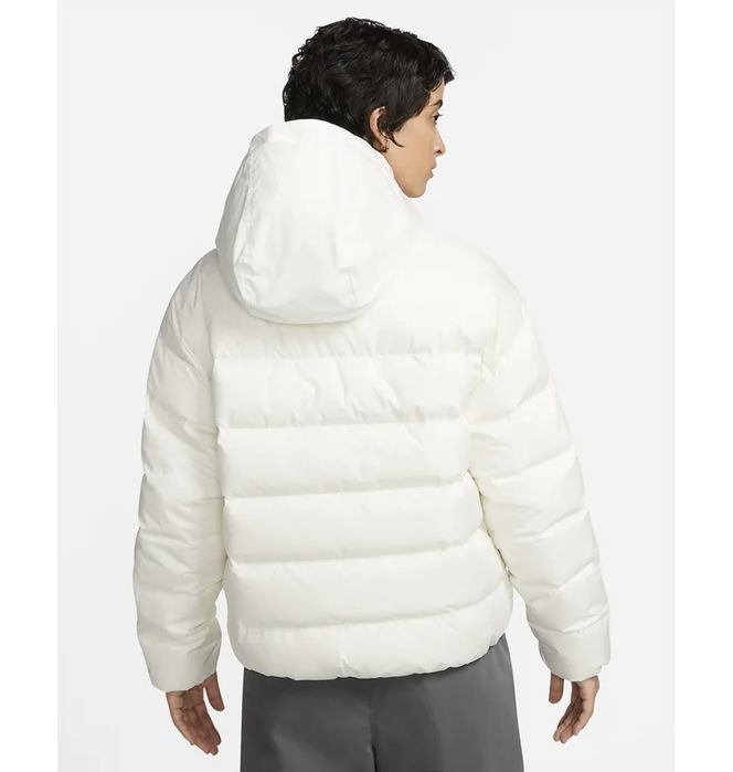 Куртка жіноча Nike Sportswear Storm-Fit Windrunner XS