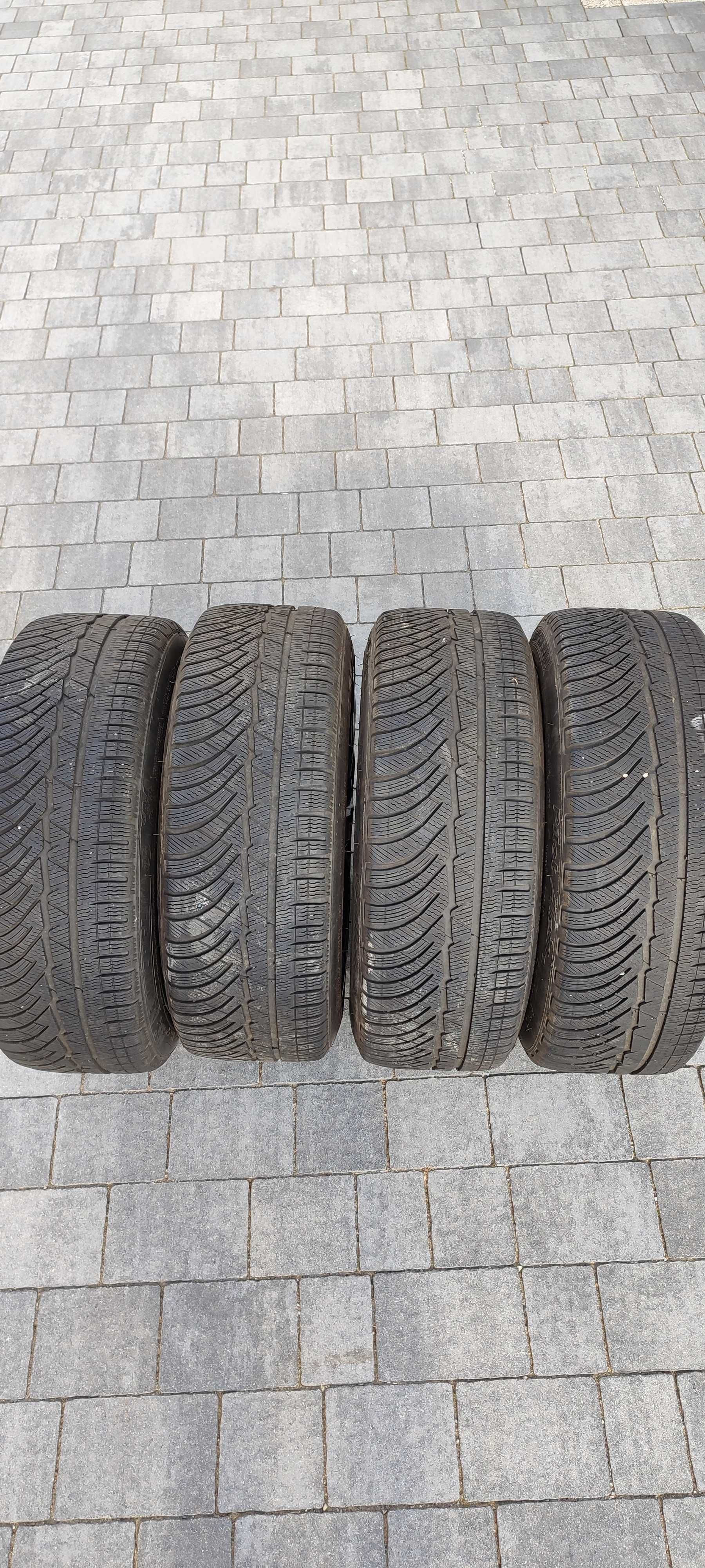 Alufelgi 5×100 R18 z oponami zimowymi.