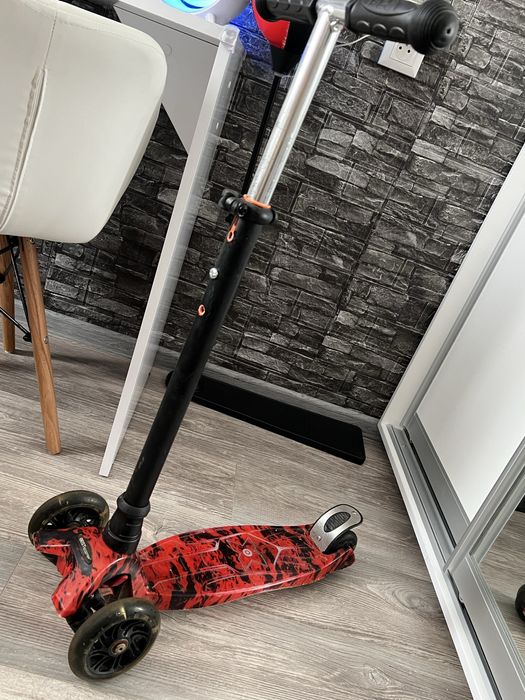 Детский самокат трехколесный