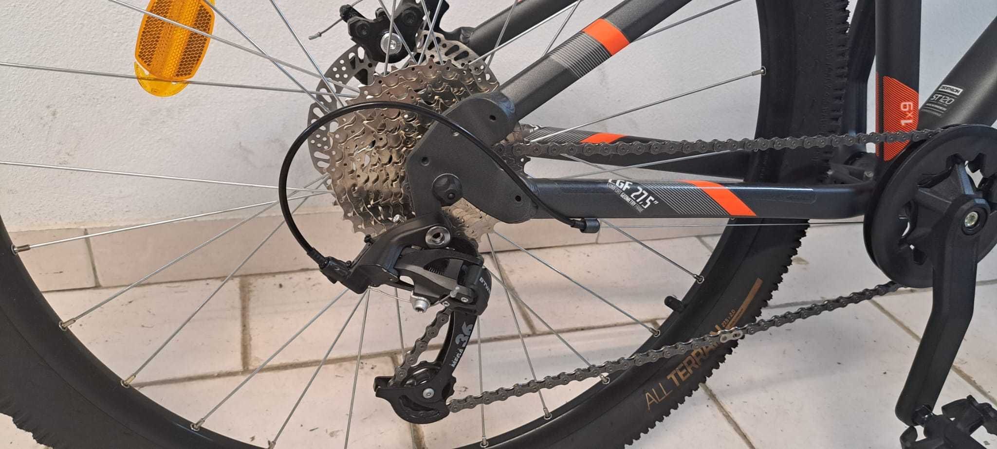 Bicicleta ROCKRIDER ST 120 com suspensão dianteira e roda 27.5