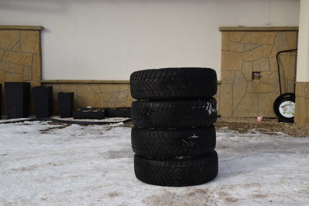 Opony zimowe SUV 235/65R17 MAXXIS VICTRA SNOW DOT2023