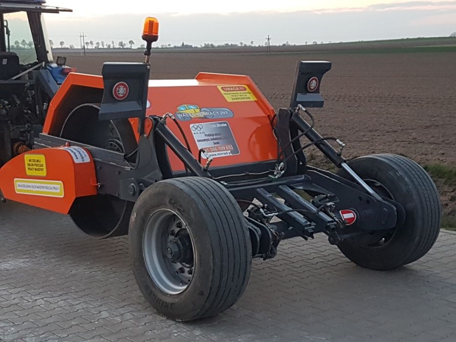 Wał walec wibracyjny ciągniony ciągnika bomag amman baukema stavostroj