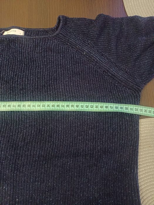 Sweterek damski .