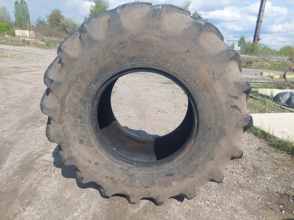 Продам шину 650/75р32 Goodyear