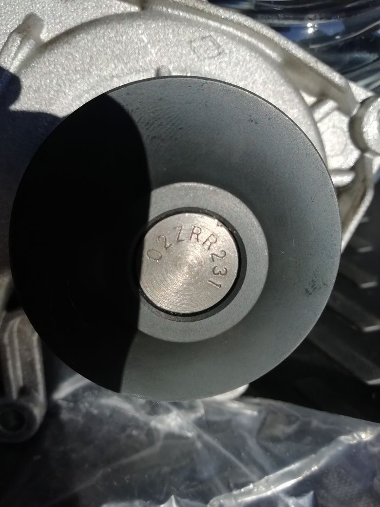 Водяний насос , помпа рено меган 3, двигун 1.5 dci 81 kw