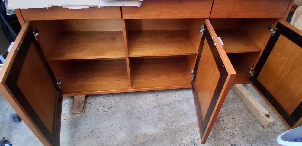 Aparador de muito boa qualidade - muito barato