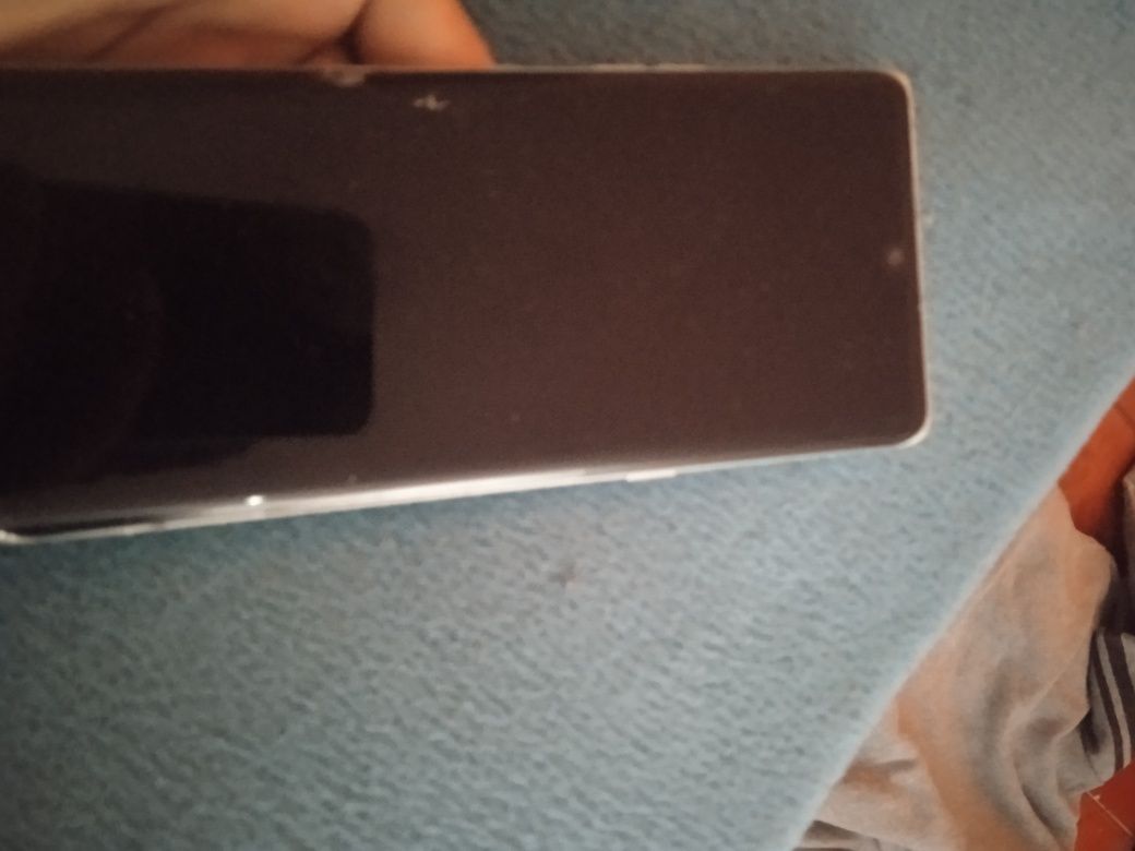 LG trabalha mas tem a tela metade verde