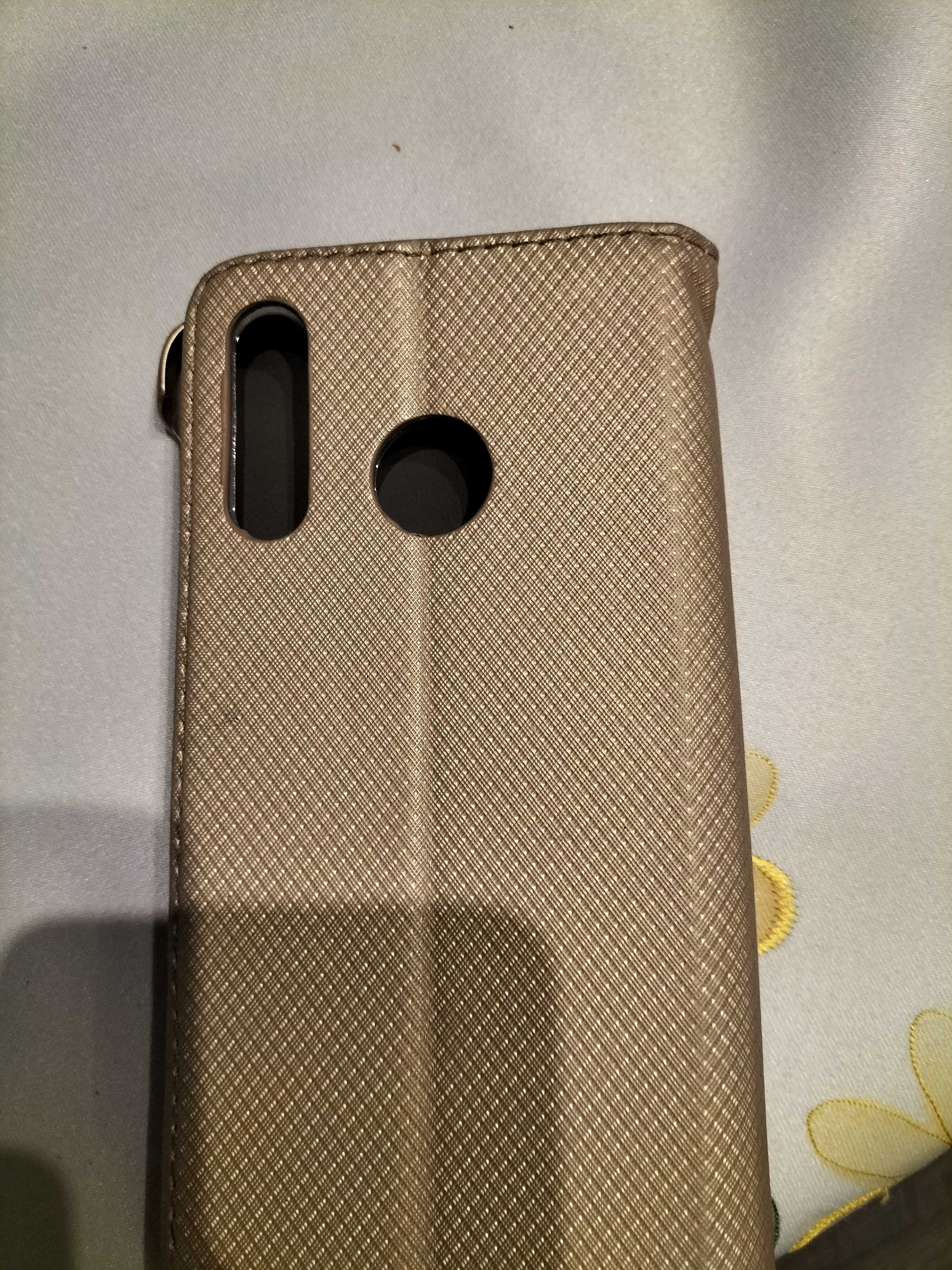 Etui na telefony