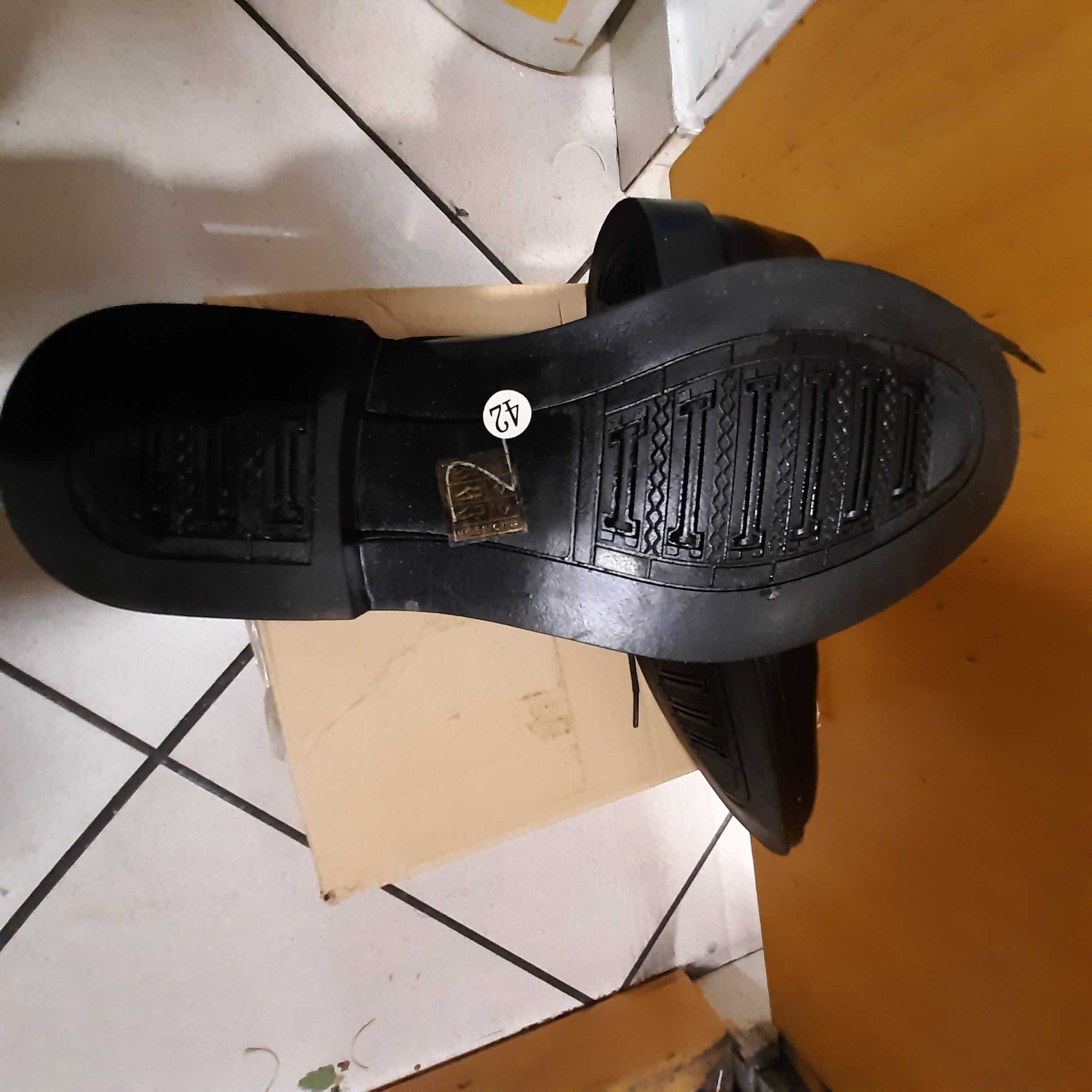 Sapatos homem pretos