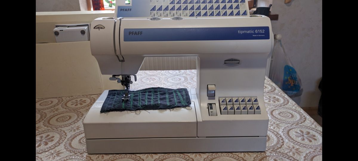 Швейная машина PFAFF tipmatic 6152