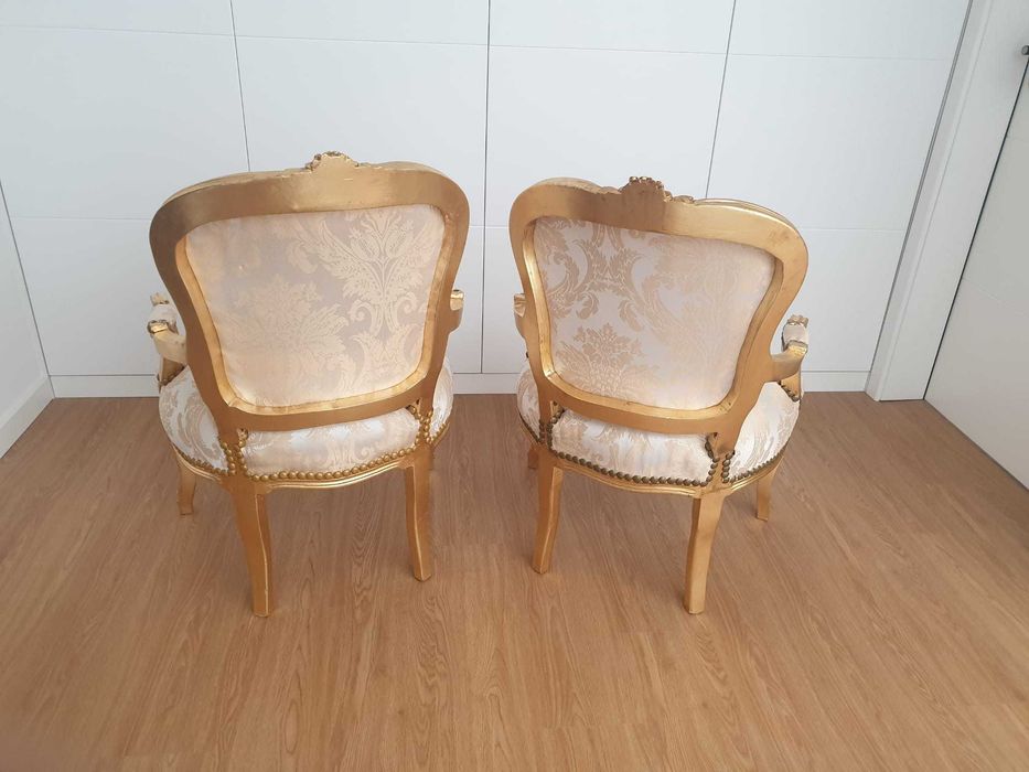 Cadeirões Luís XV Folha Ouro Tecido Adamascado Pérola