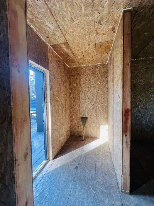 Продам участок в Обуховке в сосновом лесу с недостроем