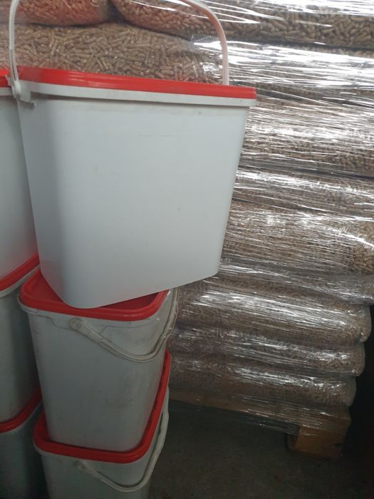 Żwirek ściółka podłoże drewniane 6mm dla zwierząt domowych  16l