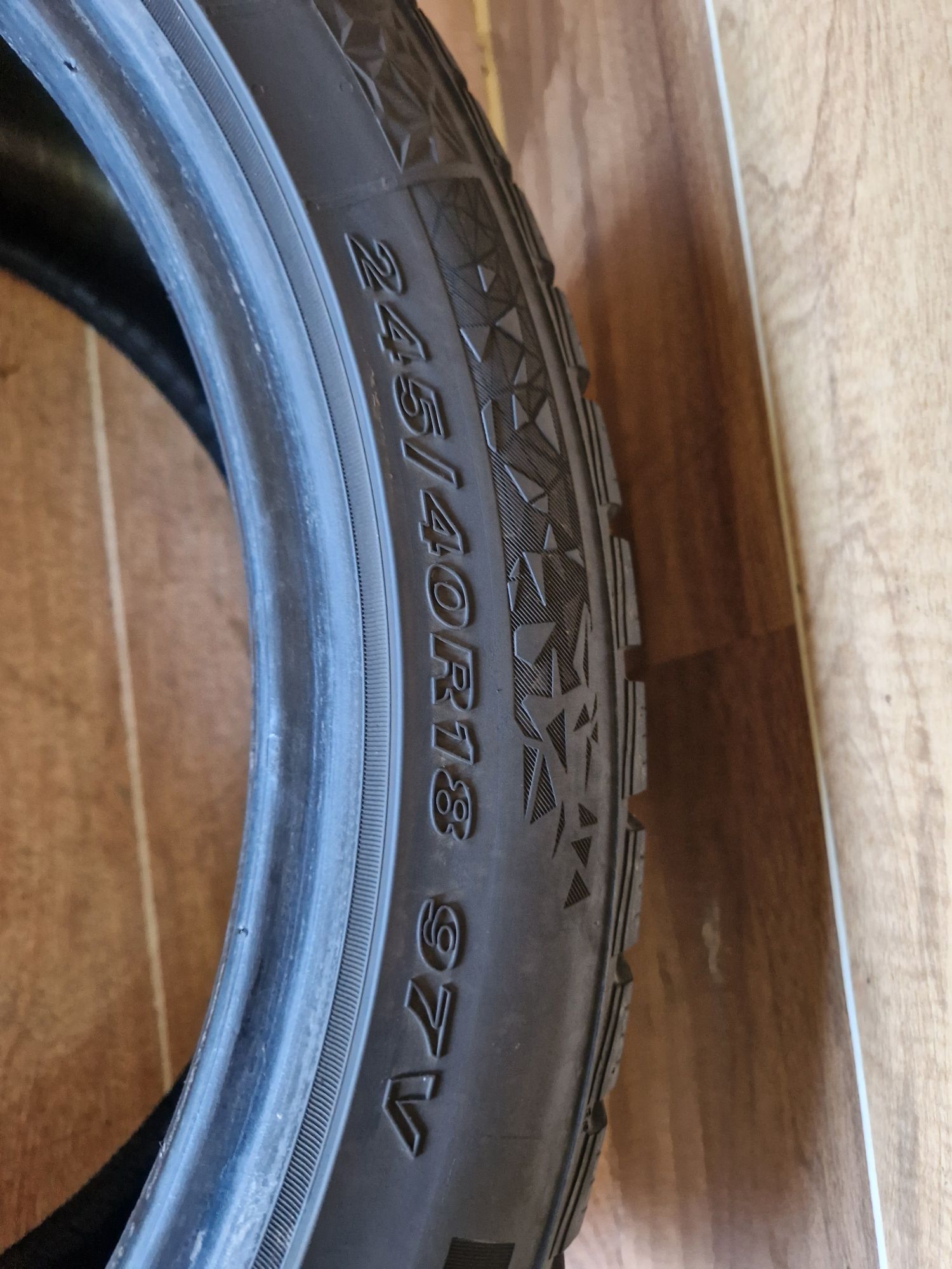 Nexen зима R18 245/40 2021 рік Чехія 2шт