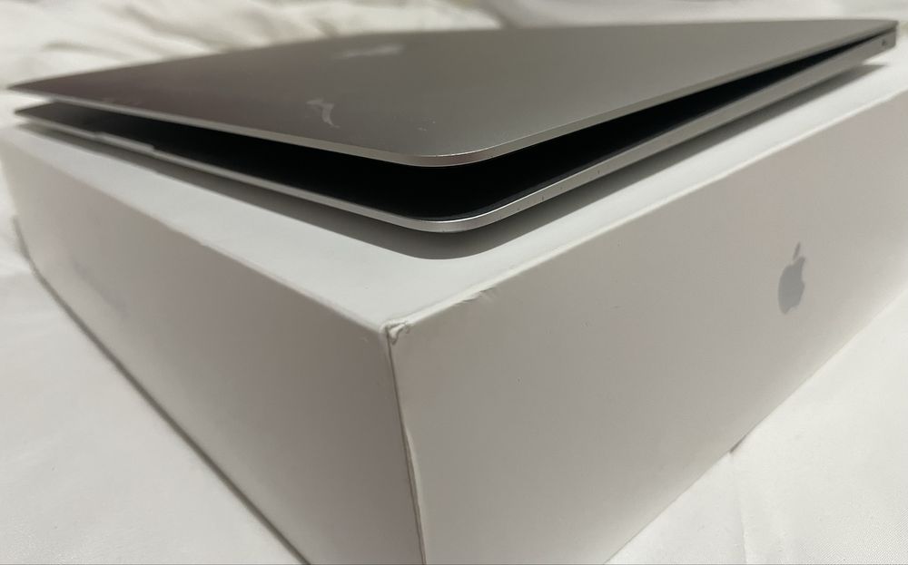 Macbook air m1 a2337 не працює монітор