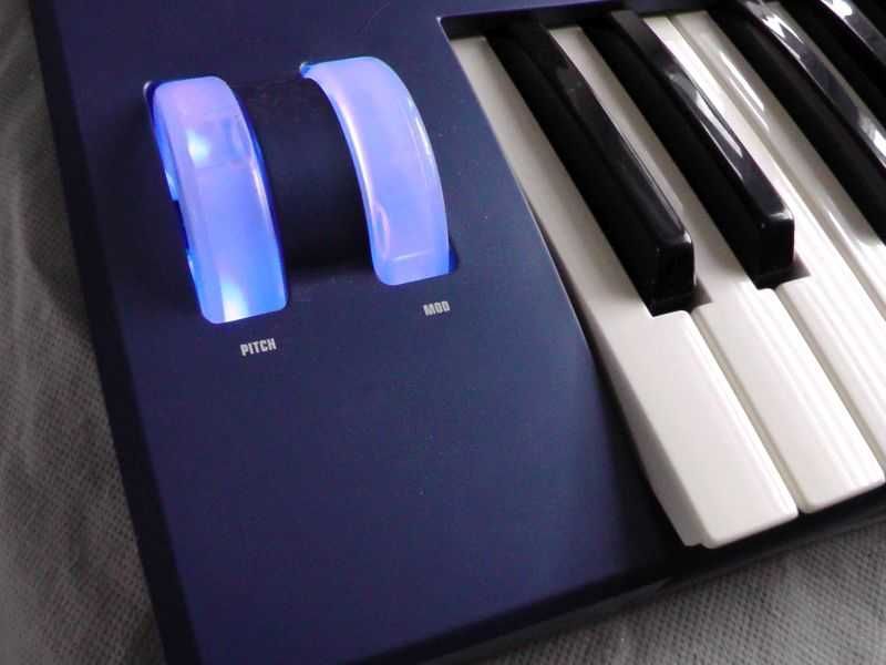 Novation Ultranova mikrofon kabel karton firmowy