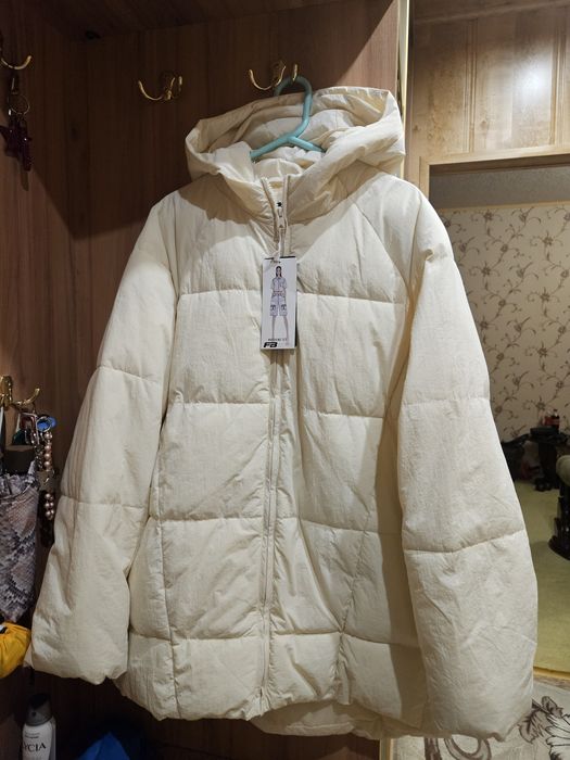 Продам молочну куртку