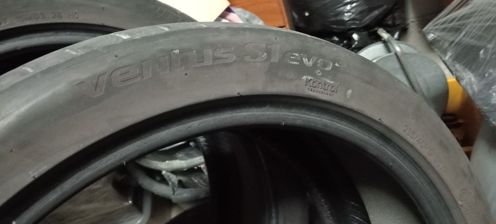 Pneus hankook 235/ 40/ 19